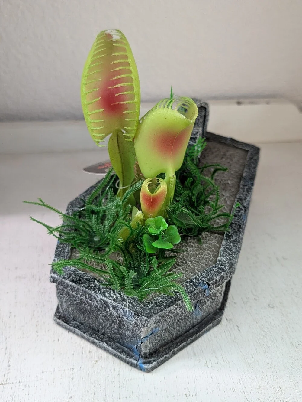 NWT Halloween Venus Flytrap Terrarium Decor Glow In The Dark Reptile Fish Grave